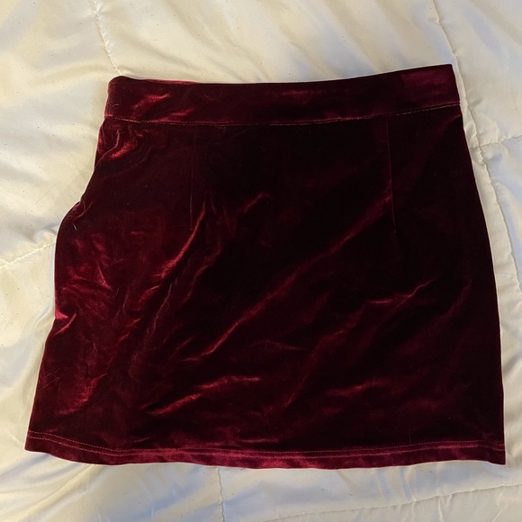 Red velvet skirt - Picture 1 of 1